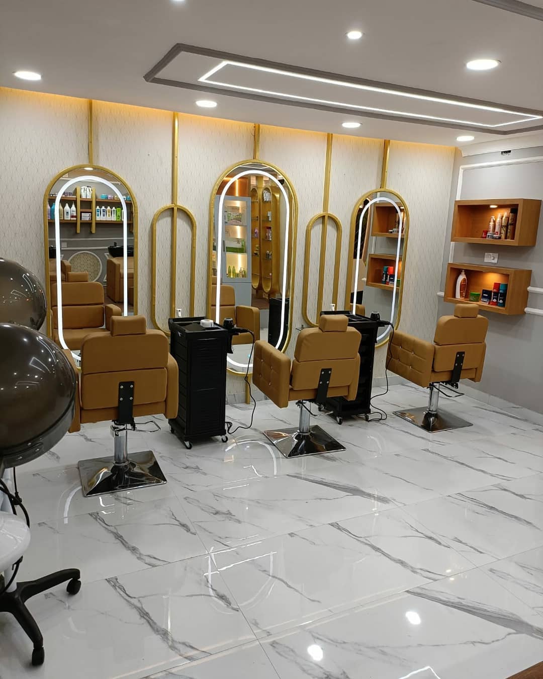 CORAL Unisex Salon